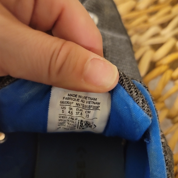 Converse - Picture 3 of 3